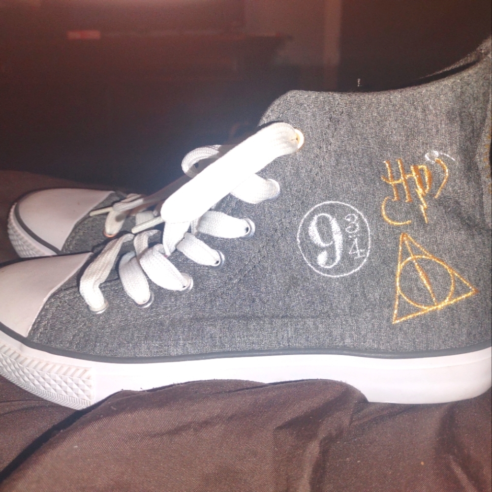 Harry Potter embroidered official size 7 shoe (new)